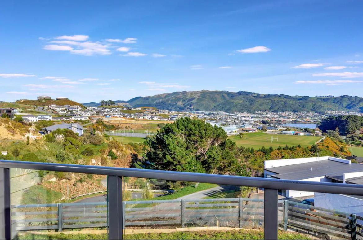 Wellington Good Views Villa Porirua Exterior photo